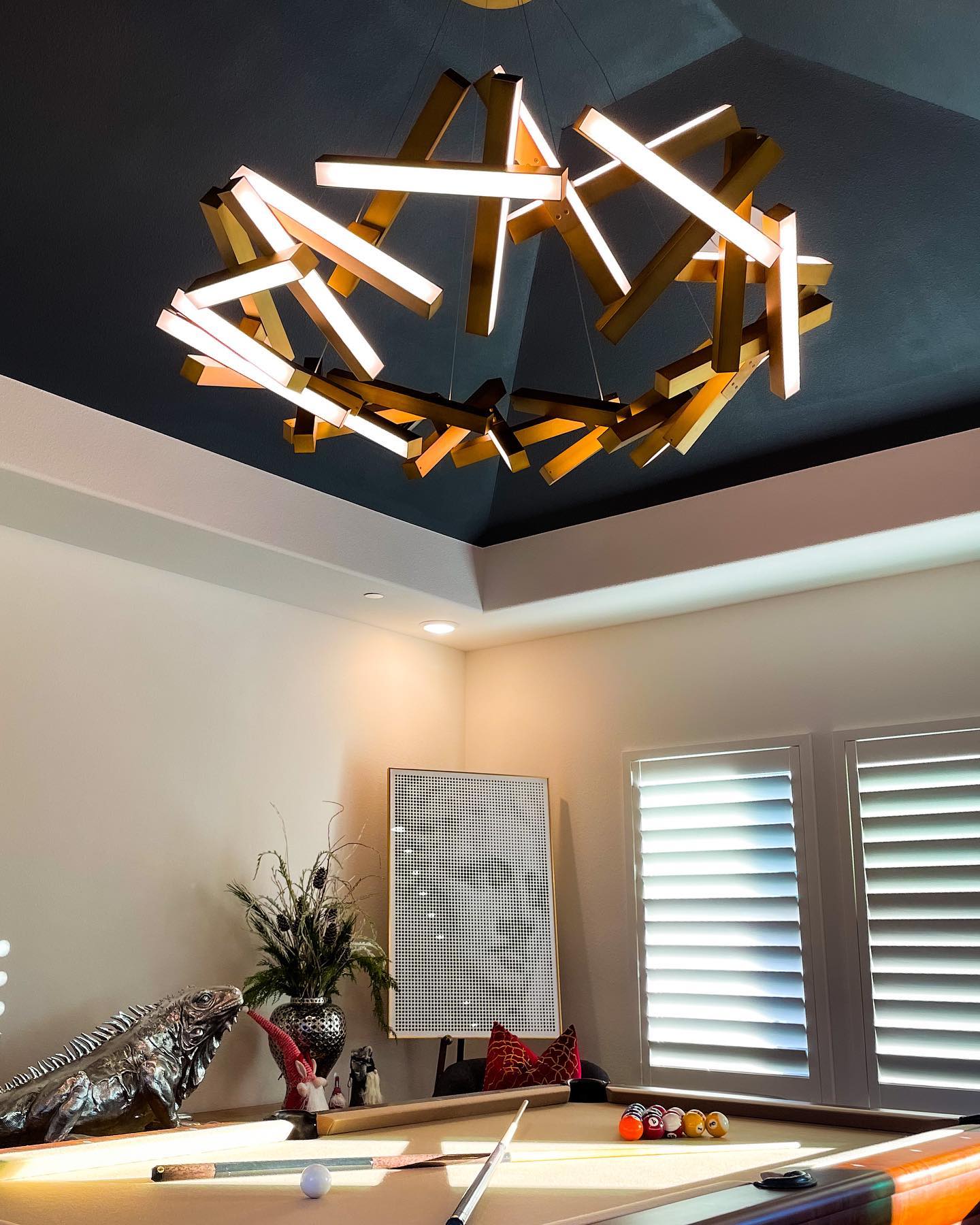 Modern Round/Linear Geometric Aluminum LED Chandelier