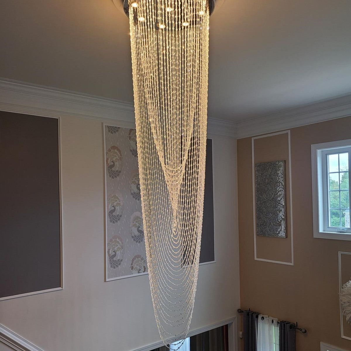 ثريا كريستالية من رايلايت بتصميم شلال مُزخرف بخرز