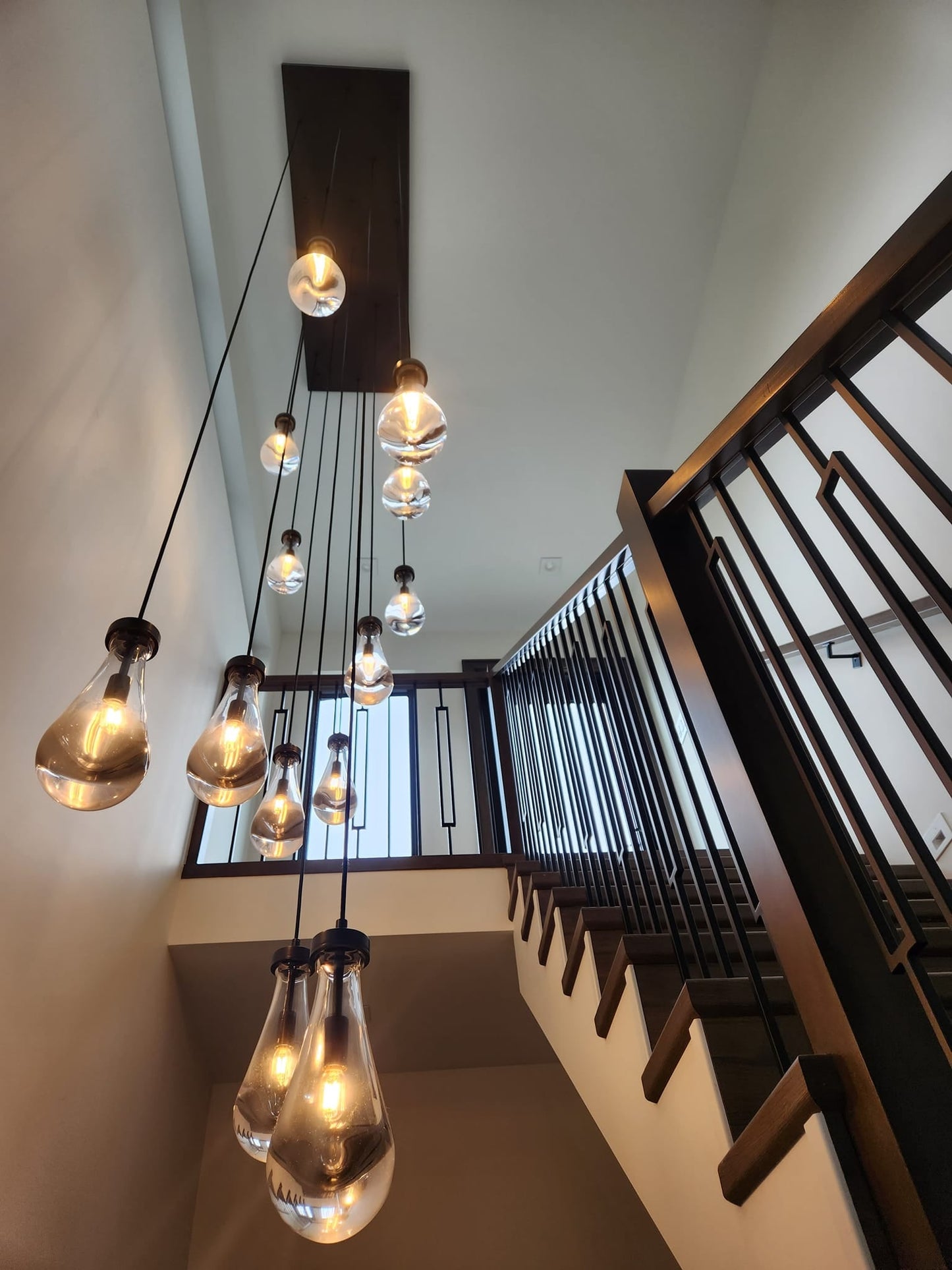 ثريا كريستالية حديثة على شكل قطرة مطر مع مظلة مستطيلة