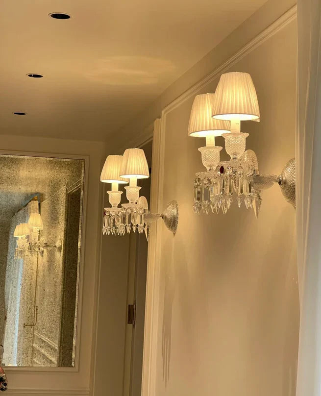 مصباح حائط كريستالي فاخر مكون من شمعتين