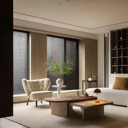 كرسي صالة كلاسيكي مريح من الصوف الأبيض مع مسند