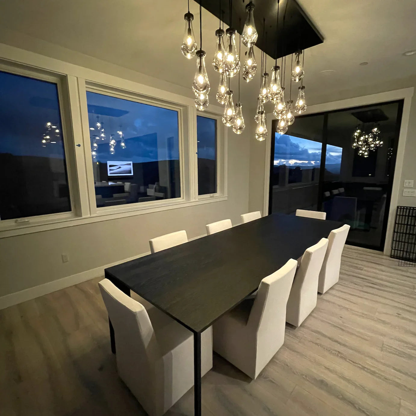 ثريا كريستالية حديثة على شكل قطرة مطر مع مظلة مستطيلة