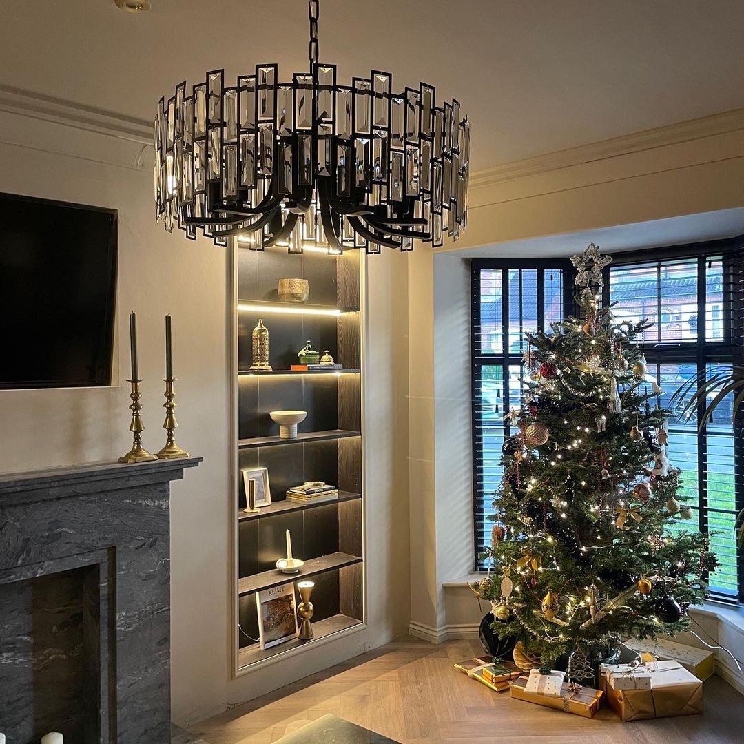 Rylight Modern Style Round Chandelier in Black Finish with Rectangle Crystals