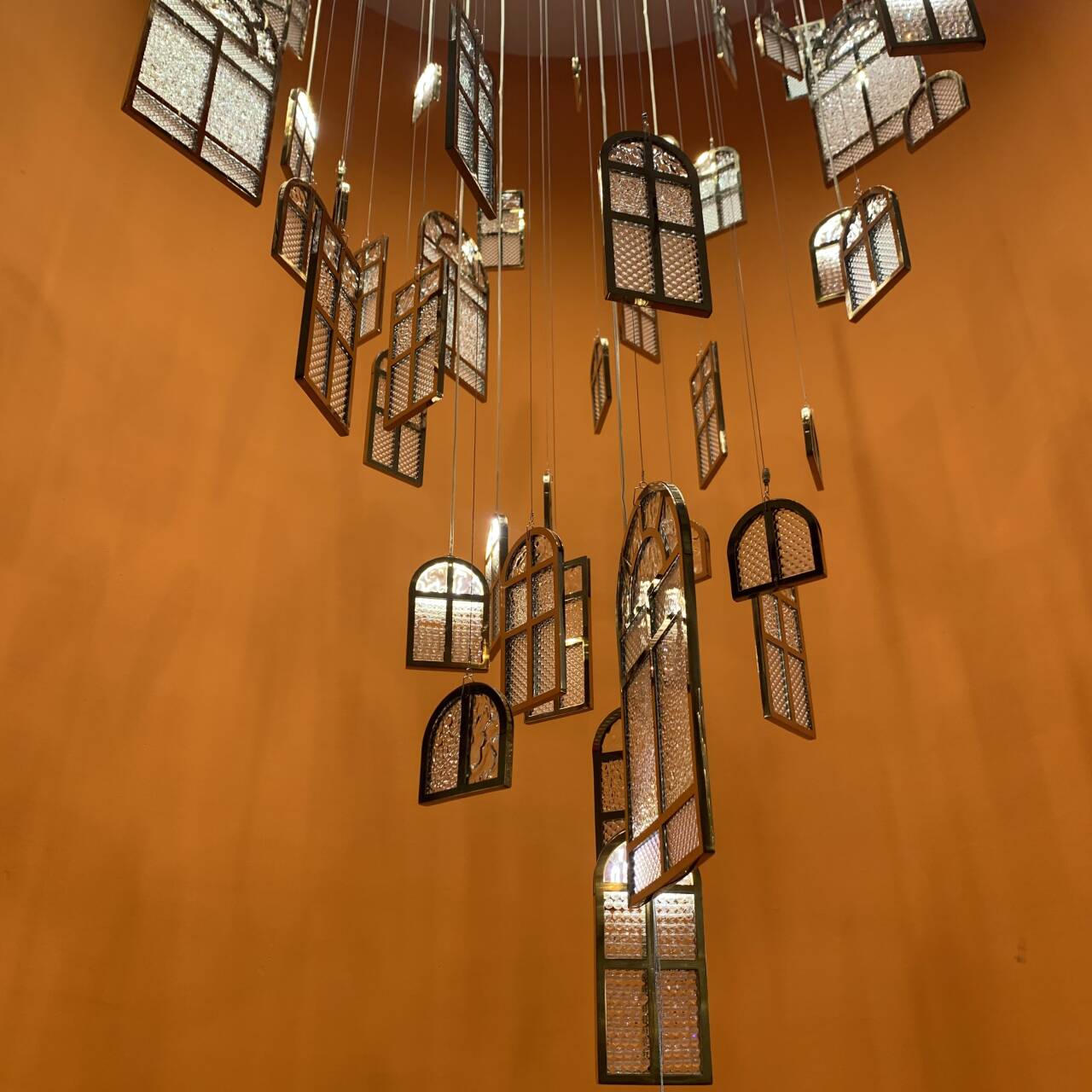 نوافذ زجاجية عائمة دائرية حديثة ومبتكرة لغرفة المعيشة/الفندق/المطعم