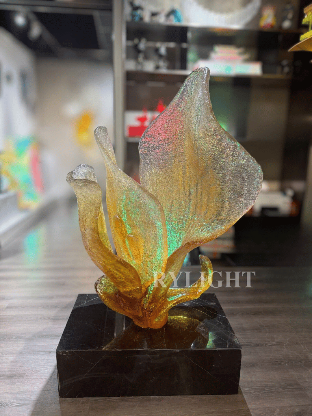 RYLIGHT Golden Flower-Shaped Sculpture