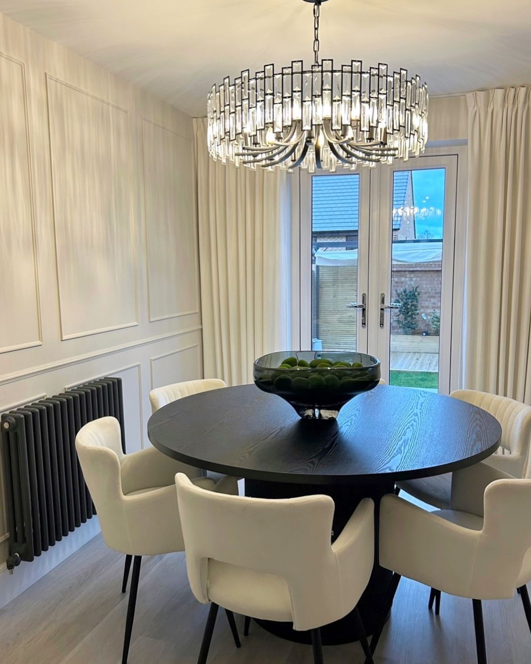 Rylight Modern Style Round Chandelier in Black Finish with Rectangle Crystals