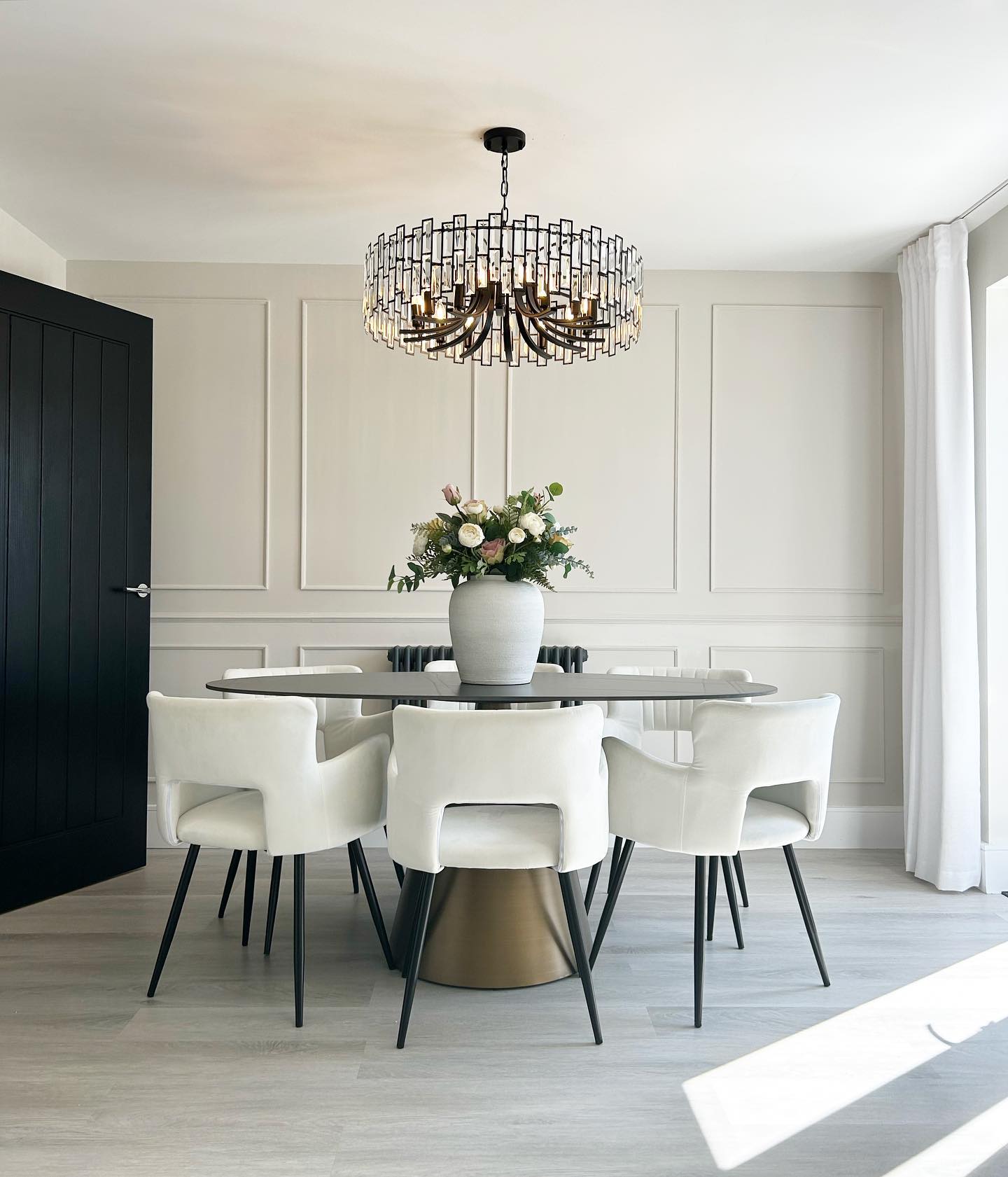 Rylight Modern Style Round Chandelier in Black Finish with Rectangle Crystals