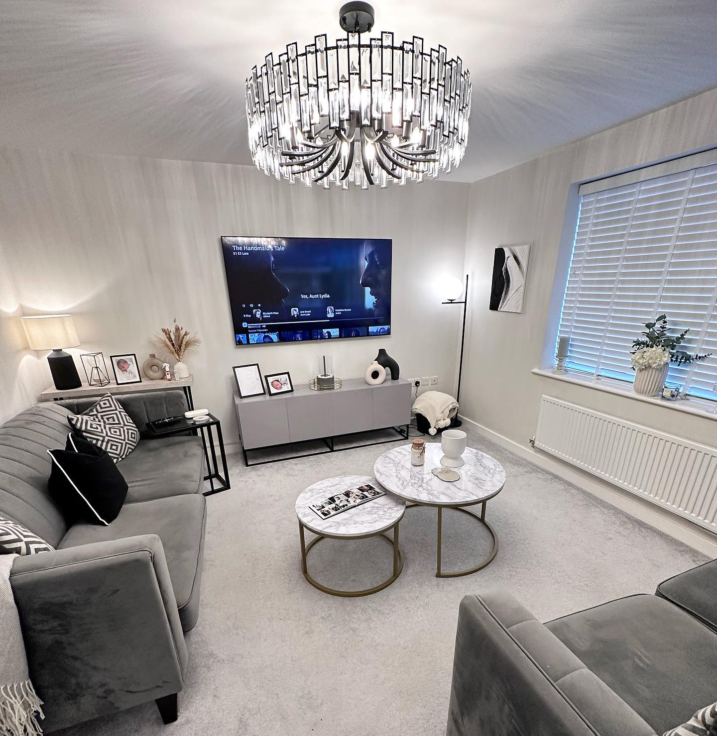 Rylight Modern Style Round Chandelier in Black Finish with Rectangle Crystals