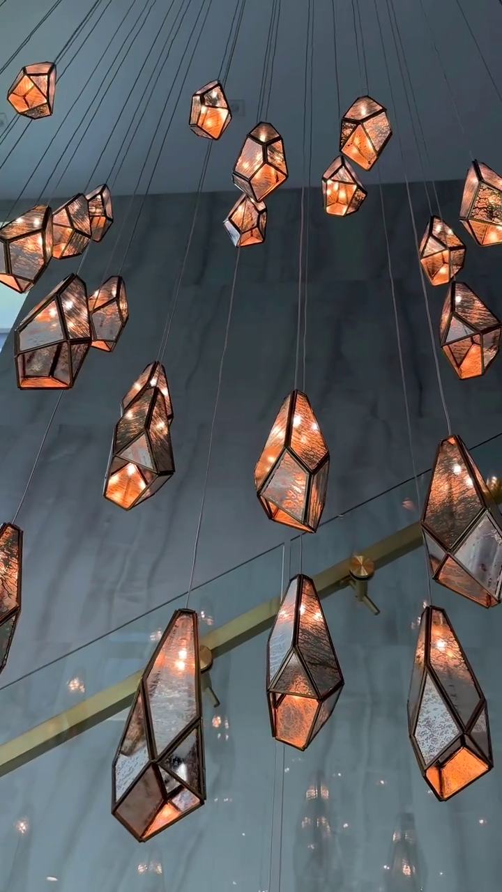 Rylight 1/3/7/15/30/36-lichts diamanten spiegel hanglamp met meerdere druppels in antieke messing afwerking