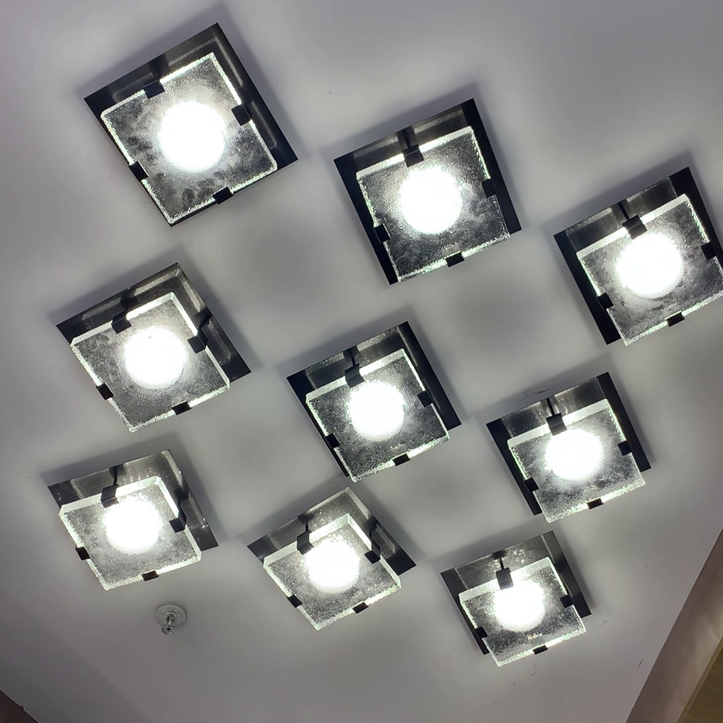 ثريا حائطية مربعة حديثة/مثبتة في الحائط