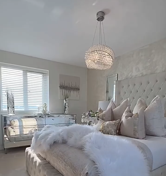 ثريا كريستال مستديرة Rylight 6/8-Light باللون الذهبي/الكروم