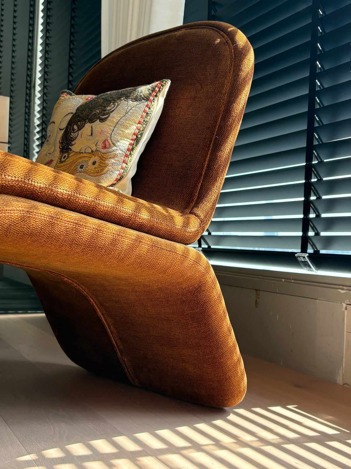 Sculptura Artistic Lounge Chair