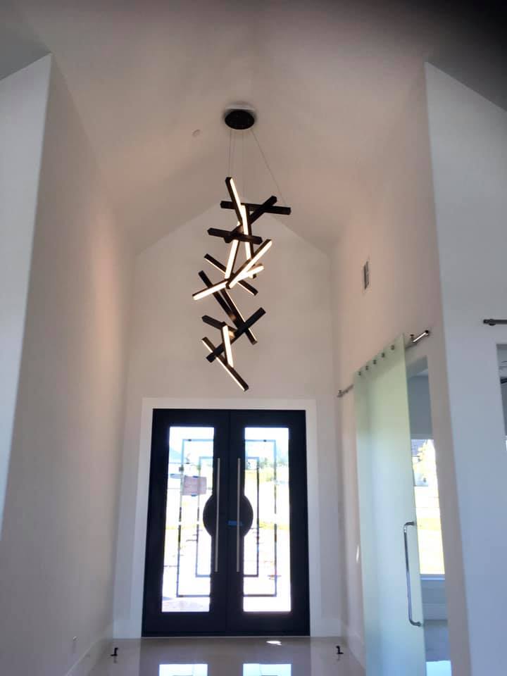 Moderne verticale geometrische aluminium hanglamp voor trap/hal/hoog plafond 