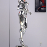 مصباح أرضي على شكل تمثال إلهة رايلايت بتصميم فني