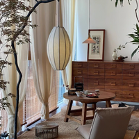 مصباح أرضي على شكل شجرة من رايلايت بتصميم بسيط