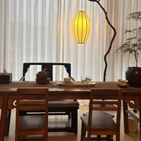 مصباح أرضي على شكل شجرة من رايلايت بتصميم بسيط