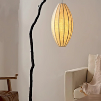 مصباح أرضي على شكل شجرة من رايلايت بتصميم بسيط