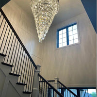 ثريا رايليت ذات طبقات كريستالية حلزونية