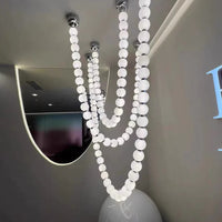 ثريا رايلايت بقلادة من اللؤلؤ