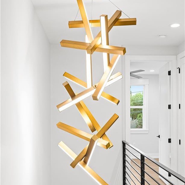 Moderne verticale geometrische aluminium hanglamp voor trap/hal/hoog plafond 