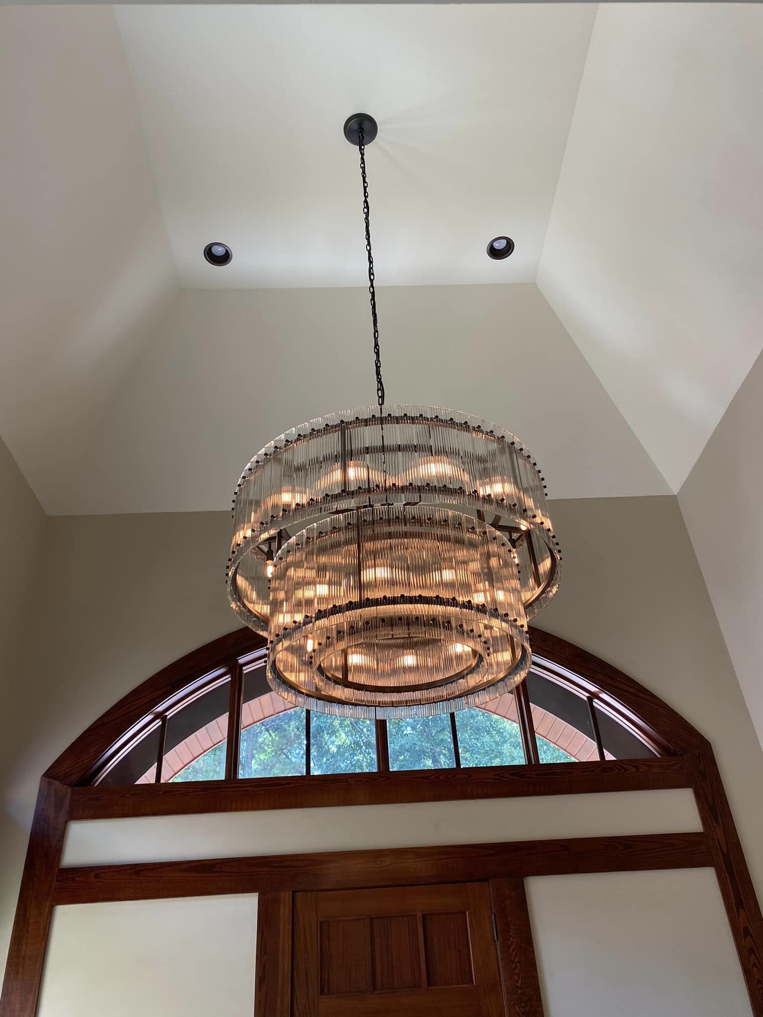 ثريا رايلايت الزجاجية المزخرفة المصنوعة يدويًا والمكونة من طبقتين