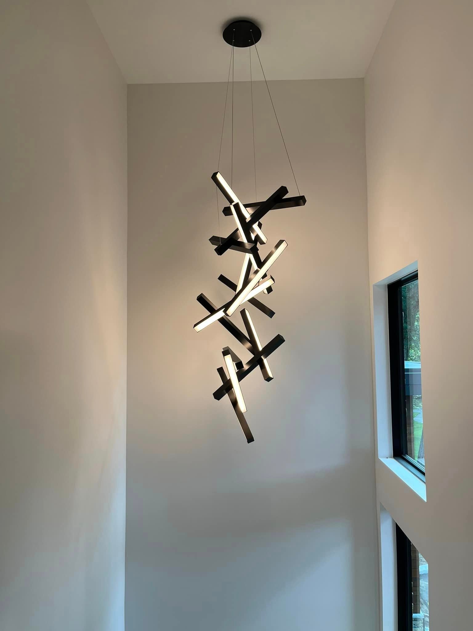 Moderne verticale geometrische aluminium hanglamp voor trap/hal/hoog plafond 
