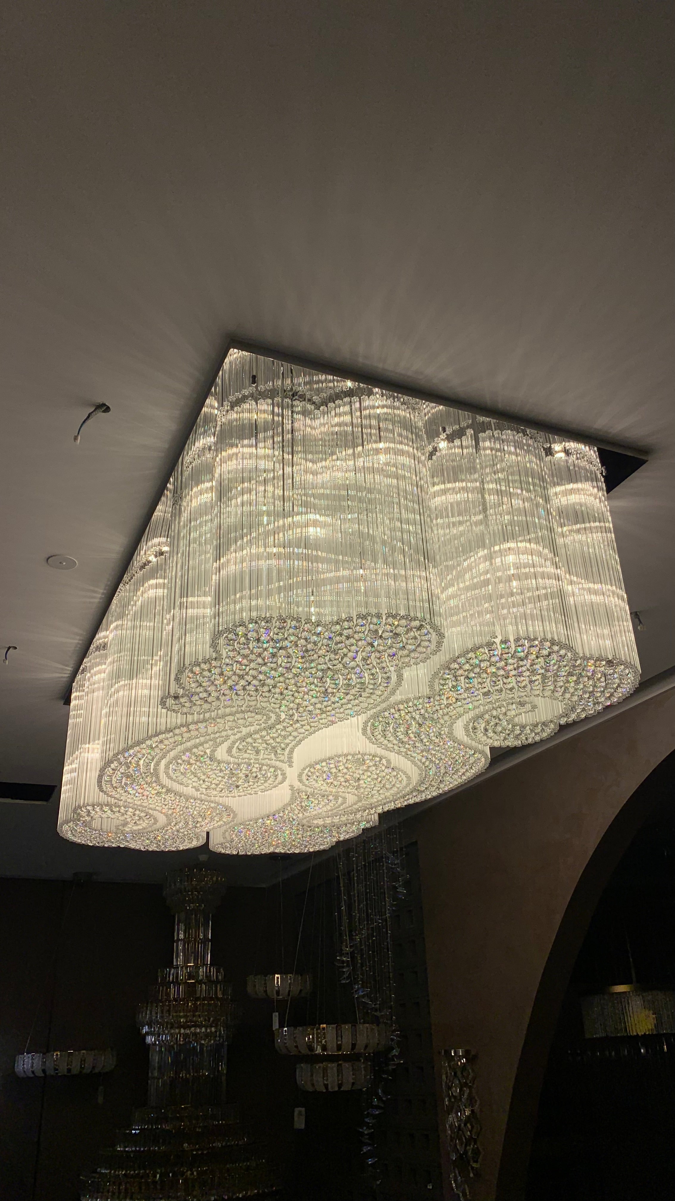 Moderne, inbouw kroonluchter met vierkante, holle kristallen buizen voor hotels, restaurants en woonkamers