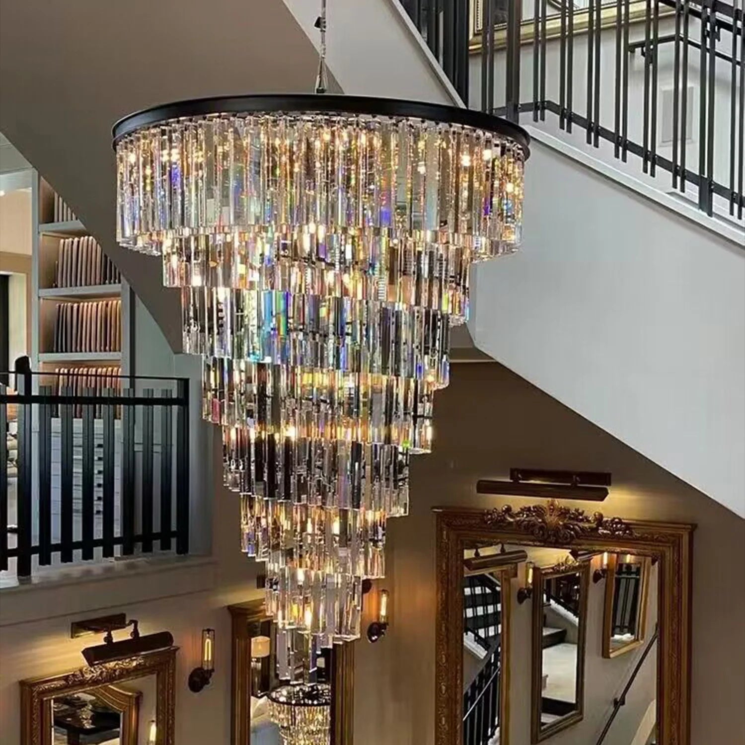 ثريا كريستالية ذات طبقات حلزونية من Rylight باللون الأسود