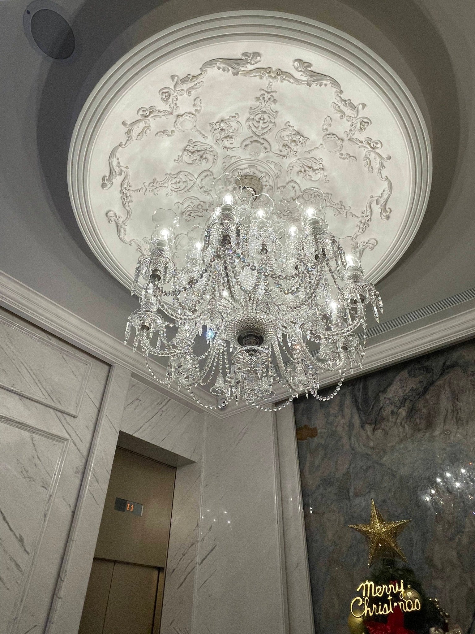 رايلايت 12/30-ثريا كريستالية بإضاءة شمعة