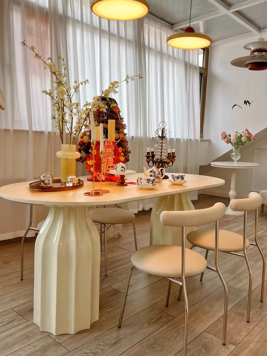 Rylight Franse crèmekleurige ovale/ronde schelpvormige eettafel 