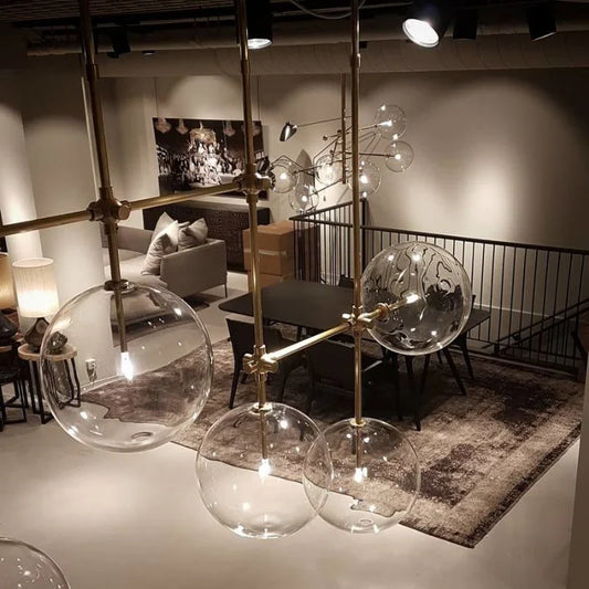 Nordic heldere bolvormige glazen kroonluchter met zwart/gouden afwerking voor eetkamer/keukeneiland