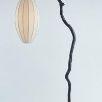 مصباح أرضي على شكل شجرة من رايلايت بتصميم بسيط