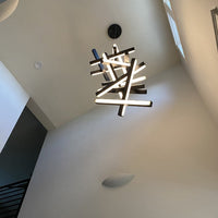 Moderne verticale geometrische aluminium hanglamp voor trap/hal/hoog plafond 