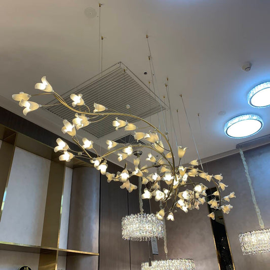 Moderne creatieve kroonluchter met messing takken en keramiek voor woonkamer/hotel/restaurant 
