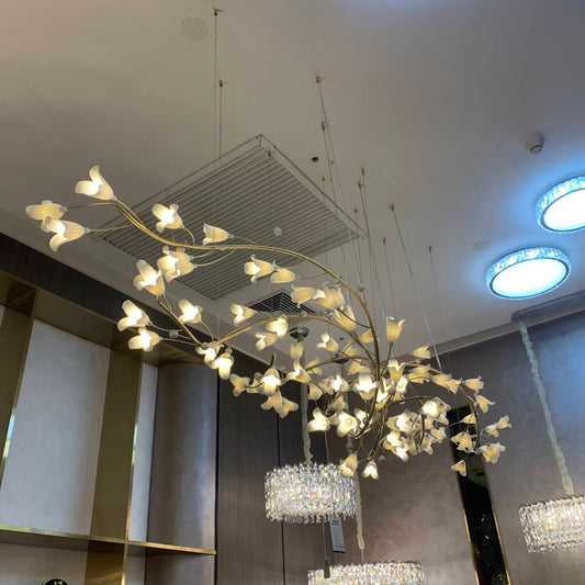 Moderne creatieve kroonluchter met messing takken en keramiek voor woonkamer/hotel/restaurant 