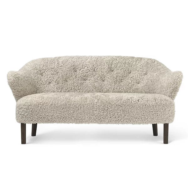 Rylight bank en fauteuil van schapenvacht