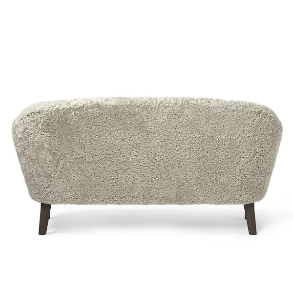Rylight bank en fauteuil van schapenvacht
