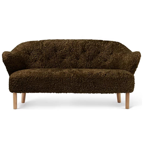 Rylight bank en fauteuil van schapenvacht