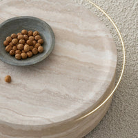 طاولة قهوة فرنسية دائرية مزينة بحجر الكهف