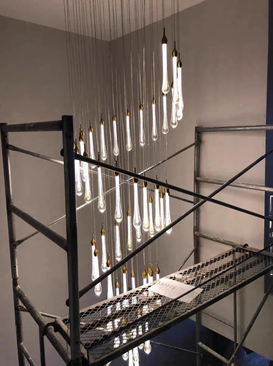 ثريا زجاجية حديثة على شكل قطرات مطر، مناسبة للسلالم/الأسقف العالية