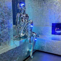 مصباح أرضي بتصميم إلهة من رايلايت آرت ديزاين