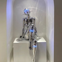 مصباح أرضي بتصميم إلهة من رايلايت آرت ديزاين