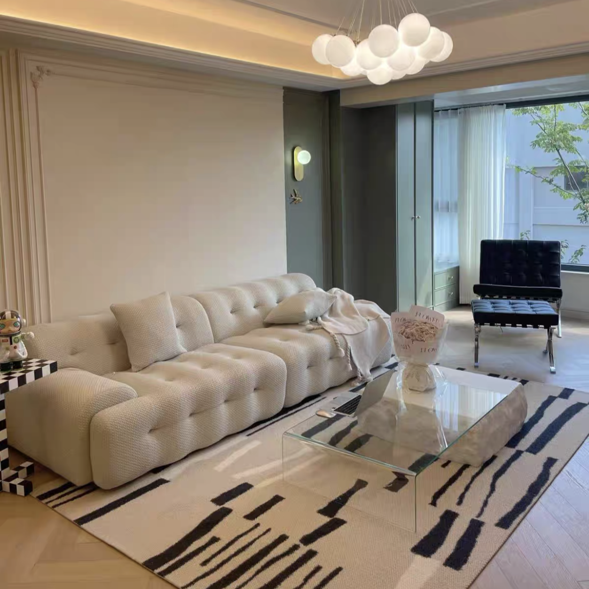 طاولة قهوة حجرية بتصميم فني من رايلايت، سطح زجاجي شفاف