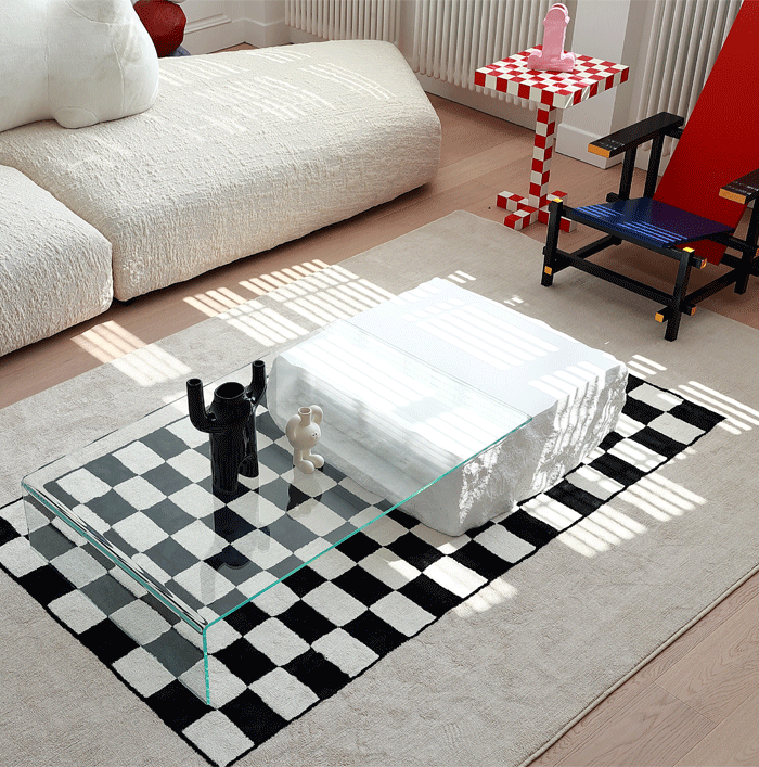 طاولة قهوة حجرية بتصميم فني من رايلايت، سطح زجاجي شفاف