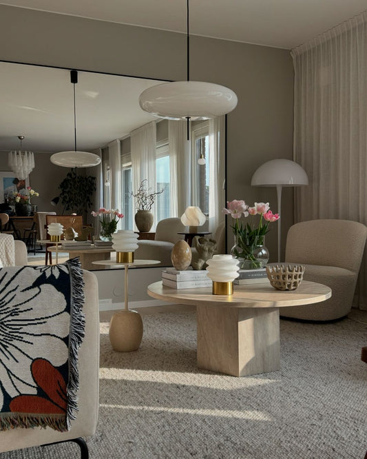 Moderne hanglamp met witte kralenkap voor woon-/eetkamer 