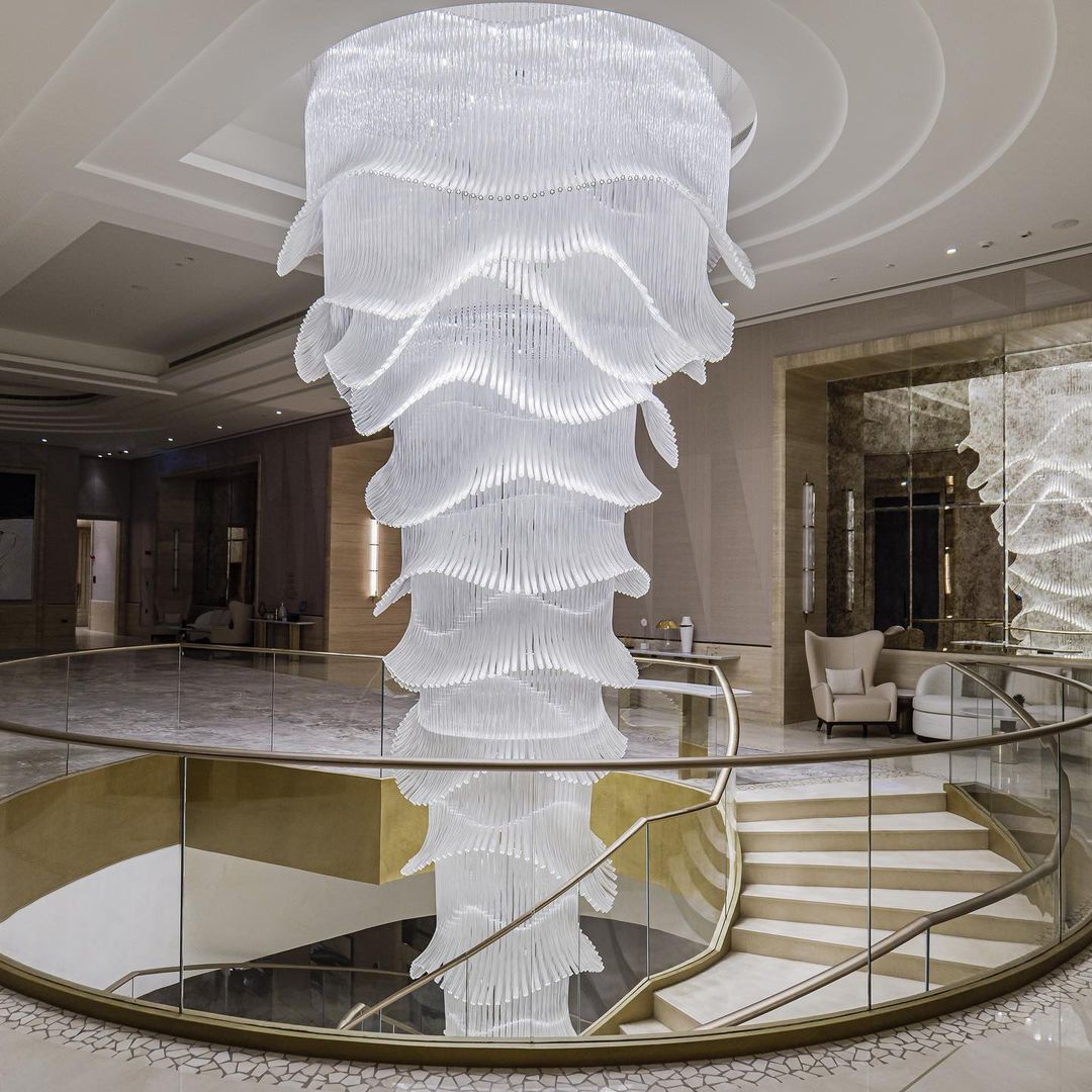 Luxe kroonluchter met palmboomglasstaven voor hotels, restaurants, villa's en trappenhuizen