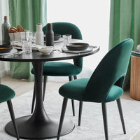 كرسي طعام بلمسة نهائية من القماش بتصميم بسيط حديث