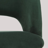 كرسي طعام بلمسة نهائية من القماش بتصميم بسيط حديث