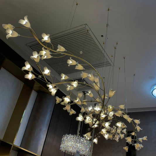 Moderne creatieve kroonluchter met messing takken en keramiek voor woonkamer/hotel/restaurant 