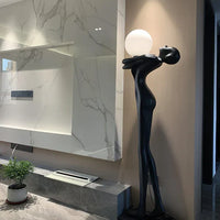 مصباح أرضي على شكل تمثال "عانق نفسك" من تصميم رايلايت آرت ديزاين 